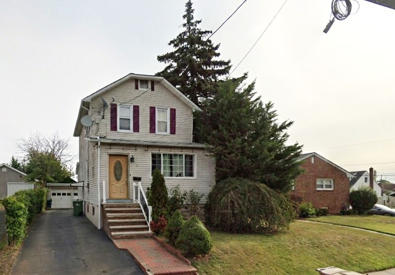 304 Park Ave in Linden, NJ - Building Photo