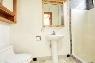 2328 Hoyt Ave in Everett, WA - Foto de edificio - Building Photo