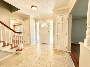 3431 W Colette Ct in Mequon, WI - Building Photo - Building Photo
