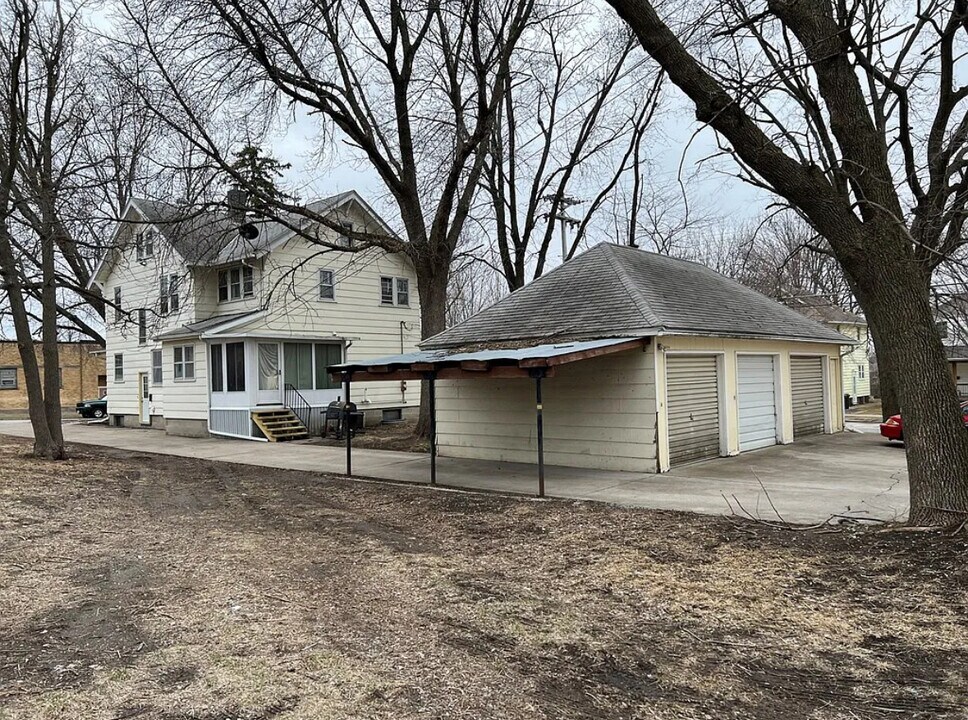 902 3rd Ave N, Unit Khaliki Apartments Llc in Fort Dodge, IA - Building Photo