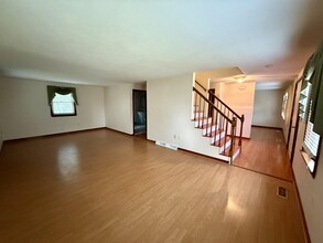 69 Timberline Dr in Nashua, NH - Foto de edificio - Building Photo