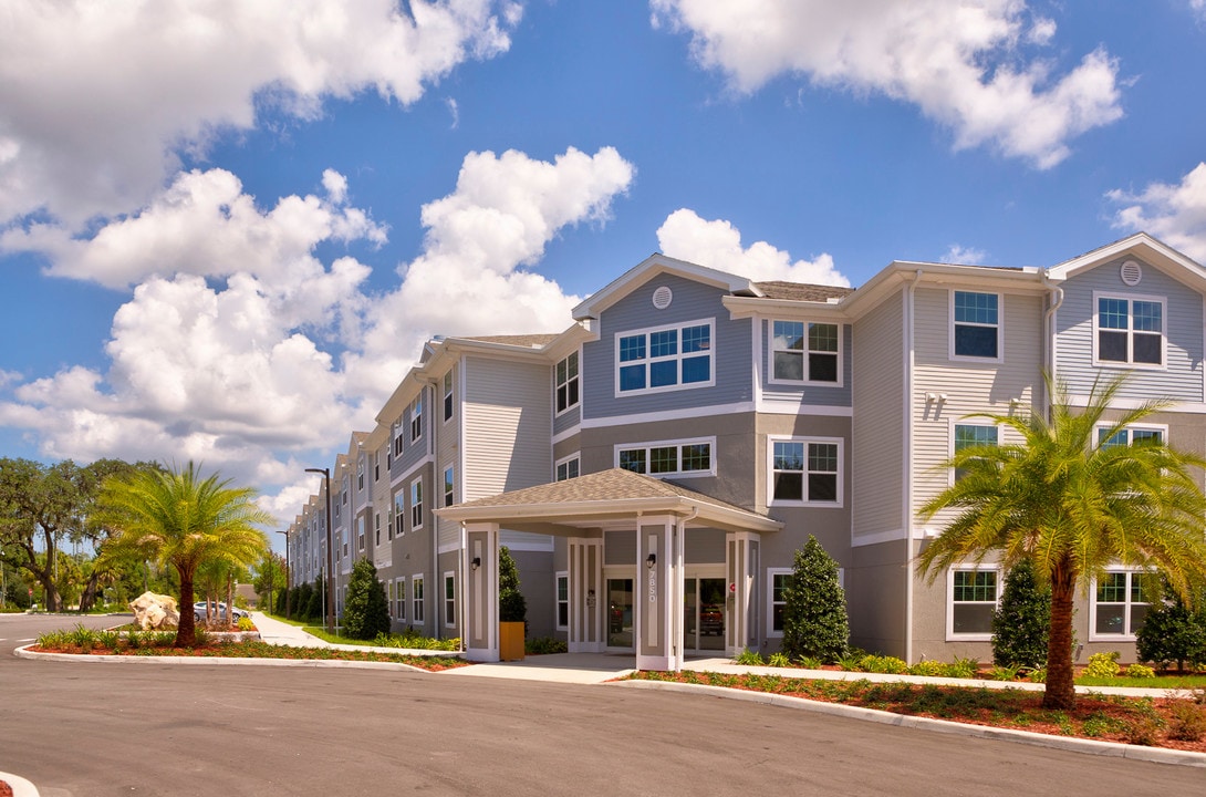 Abigail Court in Port Richey, FL - Foto de edificio