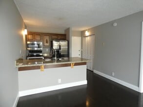 2701 Riverside Dr in Coral Springs, FL - Building Photo - Building Photo