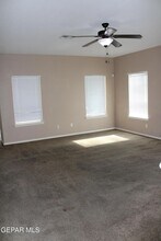 3100 Amistoso St in El Paso, TX - Building Photo - Building Photo