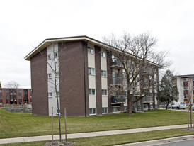 157 Macgregor Cres Apartments