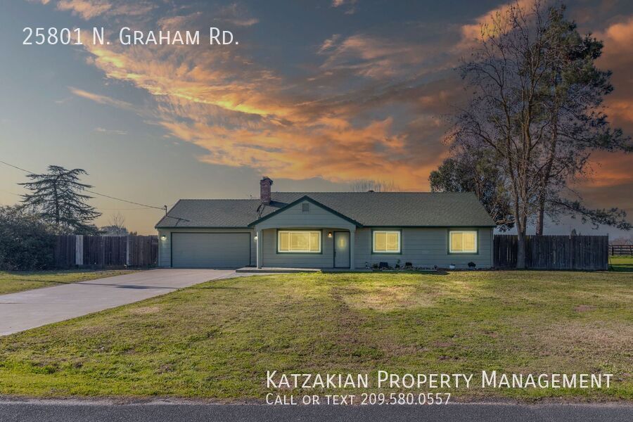 25801 N Graham Rd in Galt, CA - Building Photo