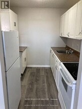 560 Bloor St E in Oshawa, ON - Building Photo - Building Photo