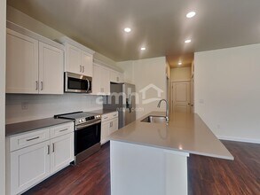 1544 N Garnet Creek Ave in Star, ID - Foto de edificio - Building Photo
