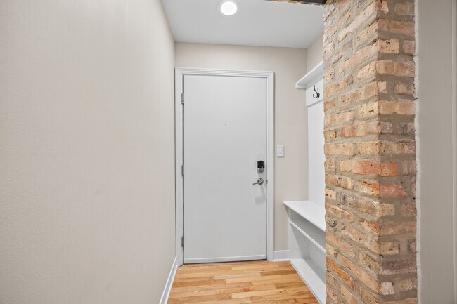 1635 W Belmont Ave in Chicago, IL - Building Photo - Building Photo