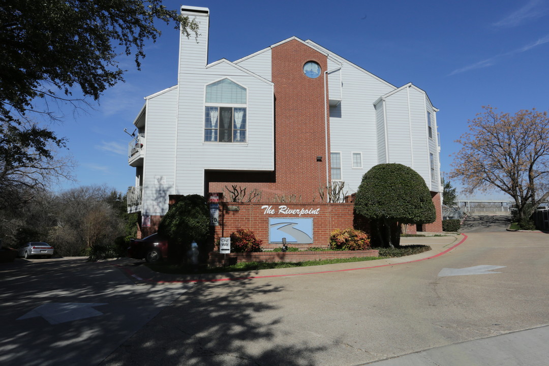 The Riverpointe in Dallas, TX - Building Photo