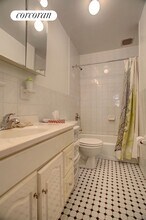 55 W 75th St in New York, NY - Building Photo - Building Photo