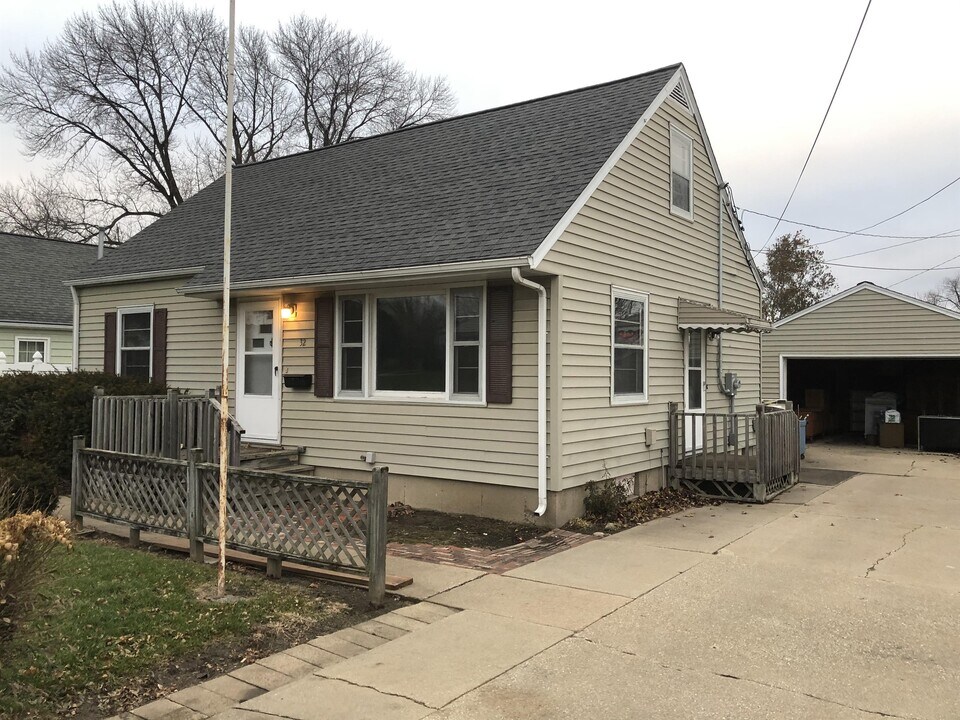 32 Wilson Ave SW in Cedar Rapids, IA - Building Photo
