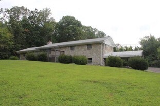 1951 Clinton Hwy in Clinton, TN - Building Photo