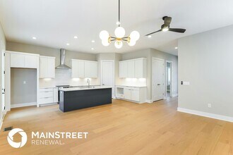 2142 Oakland St, Unit C215 in Nashville, TN - Building Photo - Building Photo