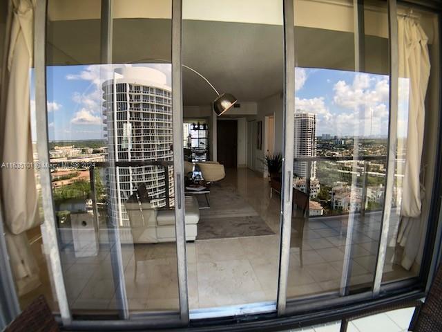 4000 Island Blvd in Aventura, FL - Building Photo - Building Photo