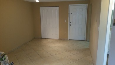 1975 Normandy Dr, Unit 206 in Miami Beach, FL - Foto de edificio - Building Photo