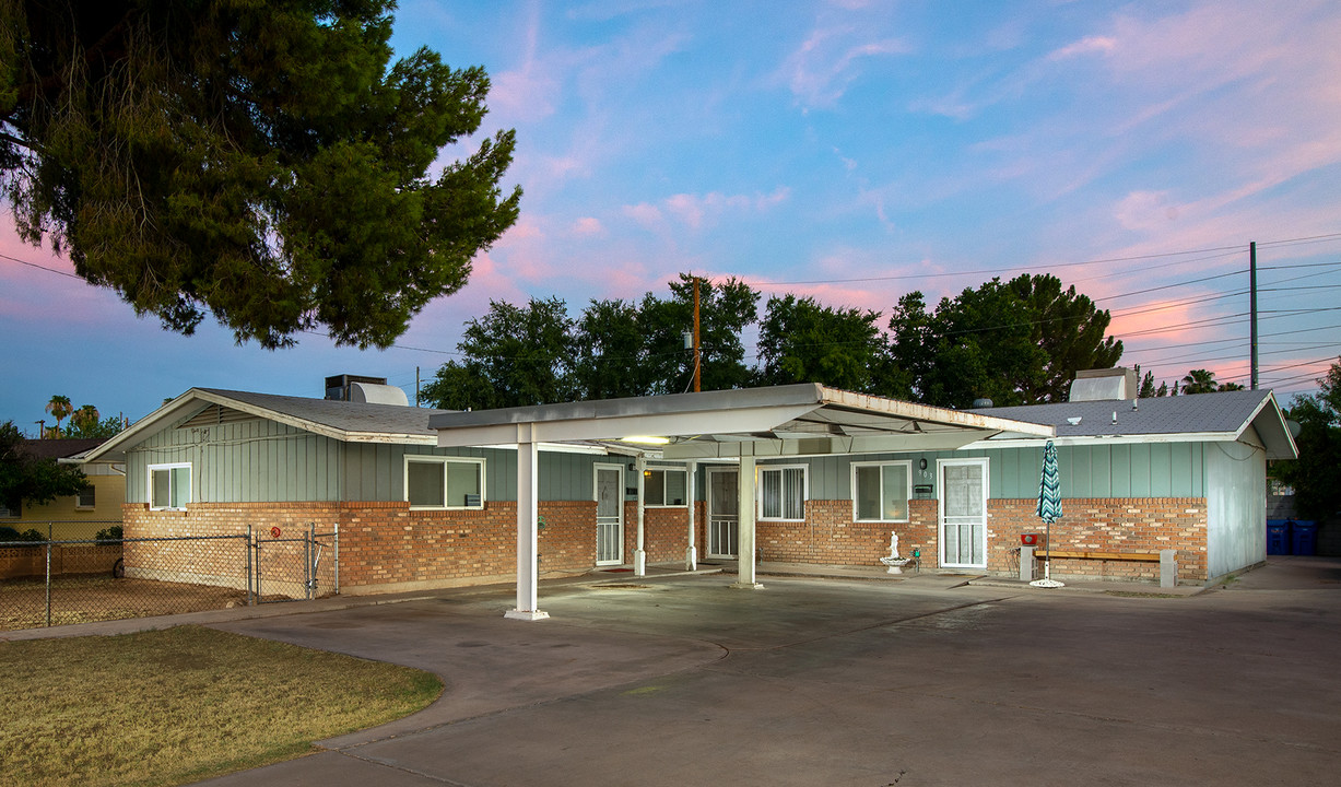 Palm Lane in Scottsdale, AZ - Building Photo