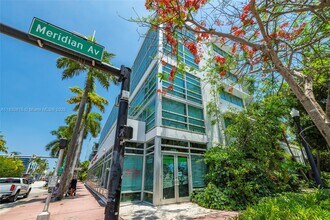 421 Meridian Ave in Miami Beach, FL - Building Photo - Building Photo