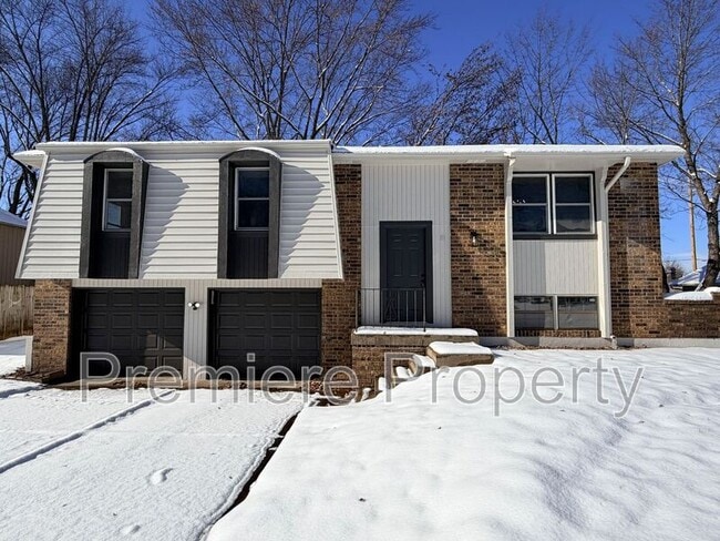 property at 705 NW Buckingham Pl