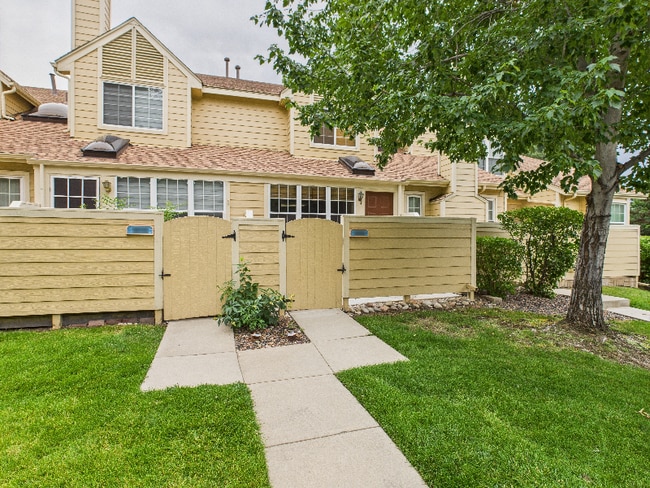 7370 E Florida Ave in Denver, CO - Building Photo - Building Photo