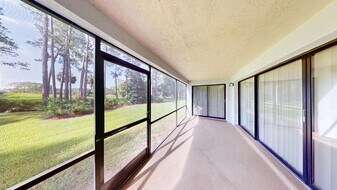 275 Indigo Dr in Daytona Beach, FL - Building Photo