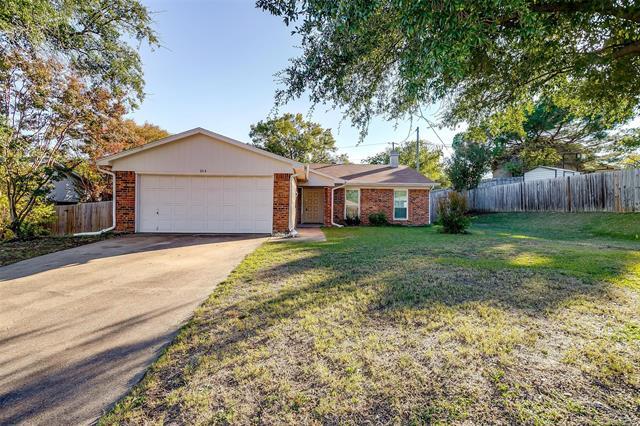 204 Jeaneta Ave in Benbrook, TX - Building Photo