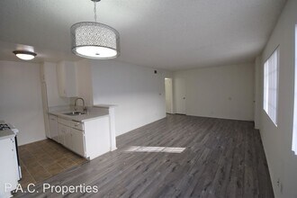 5921 Whitsett Ave in Los Angeles, CA - Building Photo - Building Photo