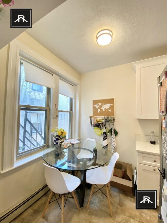 1647 Commonwealth Ave in Boston, MA - Building Photo - Building Photo