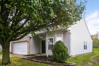 9761 Trail Dr in Avon, IN - Building Photo - Building Photo