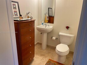 1650 Brickell Ave, Unit 110 in Miami, FL - Building Photo - Building Photo