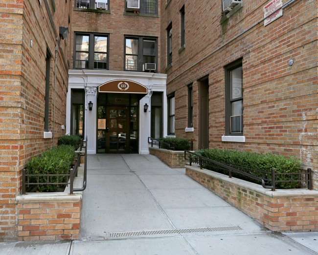 133 Seaman Ave in New York, NY - Foto de edificio - Building Photo