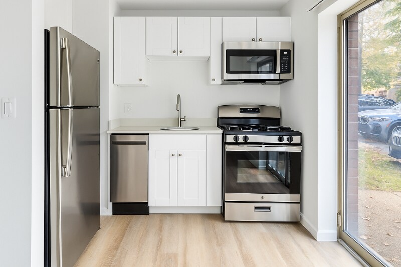 4465 MacArthur Blvd NW in Washington, DC - Building Photo