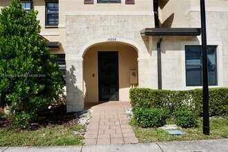 10606 West 33rd Ct in Hialeah, FL - Building Photo - Building Photo