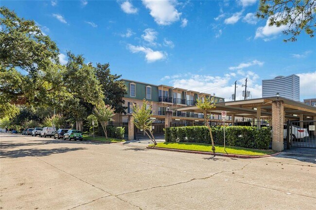 4515 Briar Hollow Pl in Houston, TX - Building Photo - Building Photo