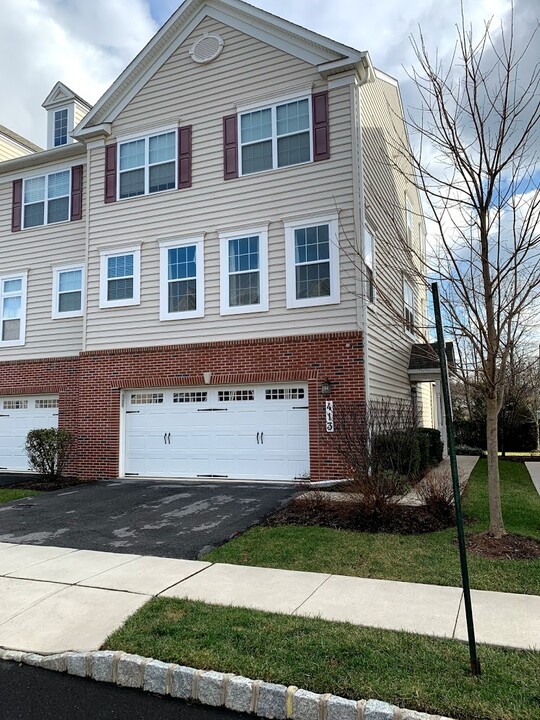 413 Williamson Ct in Lansdale, PA - Building Photo