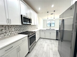 7509 Carnegie Way in Naples, FL - Building Photo - Building Photo