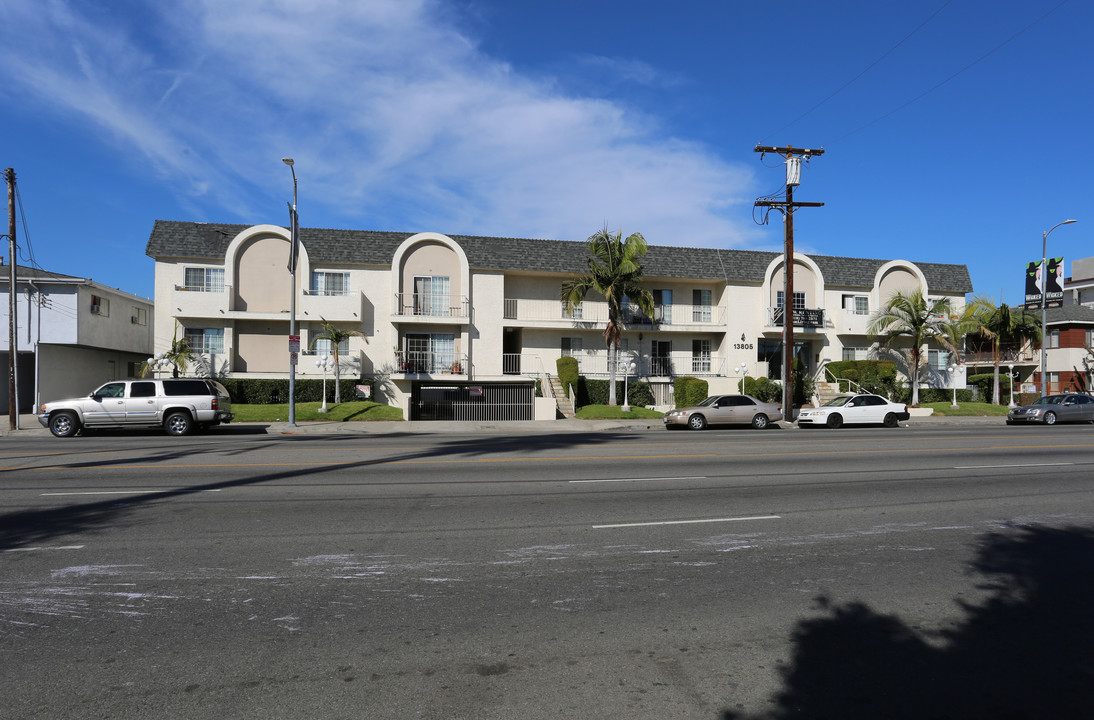 Villa Andalucia in Van Nuys, CA - Foto de edificio