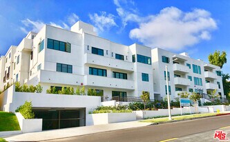 859 S Lucerne Blvd in Los Angeles, CA - Building Photo