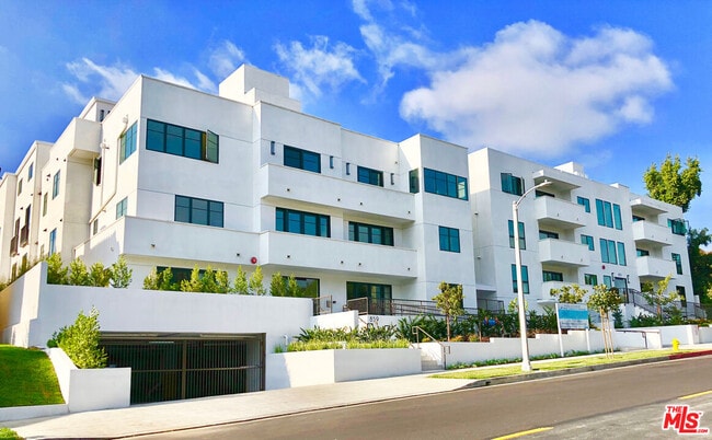property at 859 S Lucerne Blvd