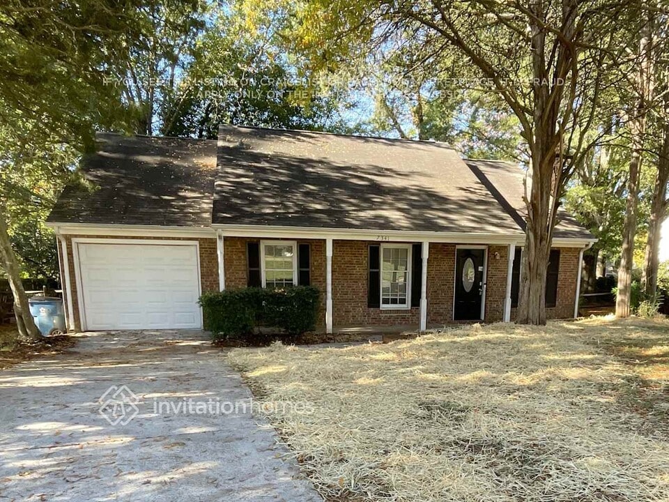 7341 Morris Pond Dr in Charlotte, NC - Foto de edificio