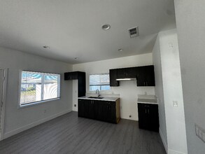 3291 Del Rey Dr in San Bernardino, CA - Foto de edificio - Building Photo