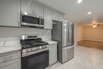 5755 Heron Dr in Houston, TX - Building Photo - Building Photo