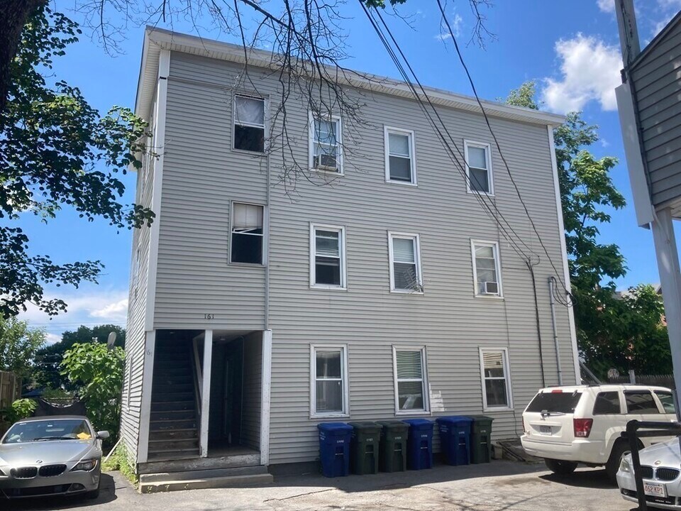 161 4th St, Unit 2 in Leominster, MA - Building Photo