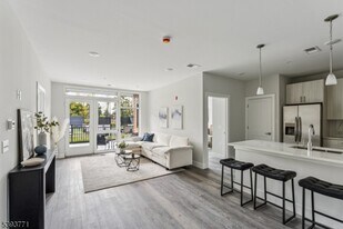 140 W Webster Ave in Roselle Park, NJ - Building Photo