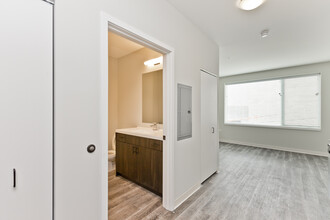 6150 N Broadway-Unit -202 in Chicago, IL - Building Photo - Building Photo
