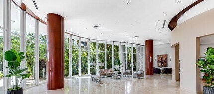 2475 Brickell Ave, Unit 709 in Miami, FL - Foto de edificio - Building Photo