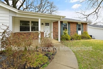 2041 Northaire Ln in St. Louis, MO - Building Photo - Building Photo