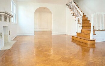 6121 Cobbs Creek Pky in Philadelphia, PA - Building Photo - Building Photo