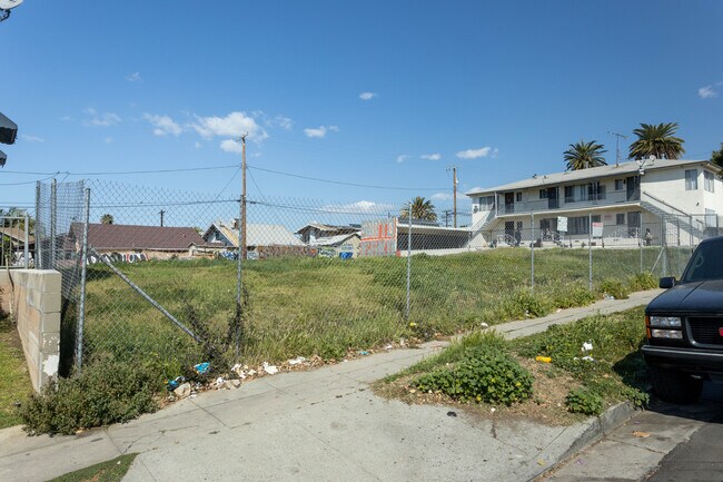 137-141 N Rampart Blvd in Los Angeles, CA - Foto de edificio - Building Photo