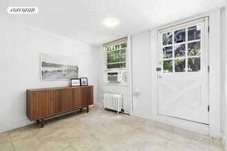 19 Perry St in New York, NY - Building Photo - Building Photo